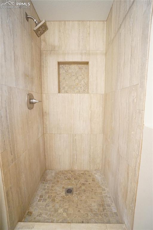 Image 30 of 38: Bathroom