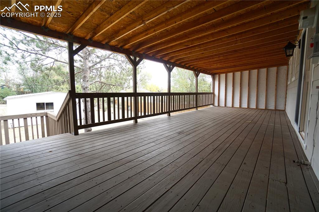 Image 31 of 38: Deck