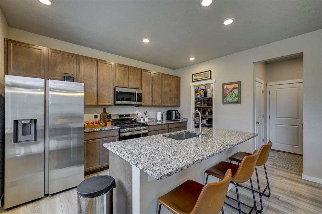 Image 10 of 28: Kitchen