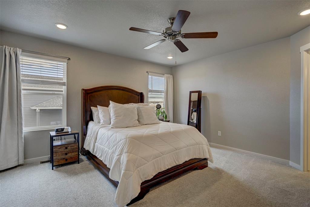 Image 15 of 28: Bedroom