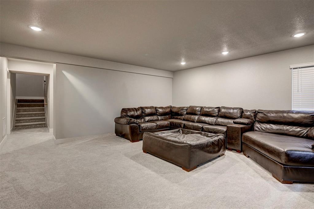 Image 21 of 28: Living Room
