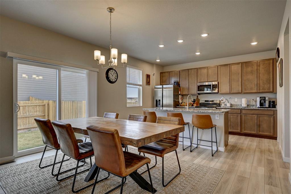 Image 7 of 28: Dining Area