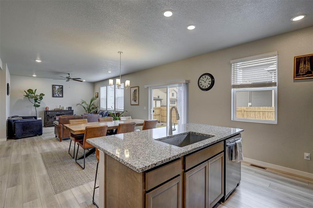 Image 9 of 28: Kitchen