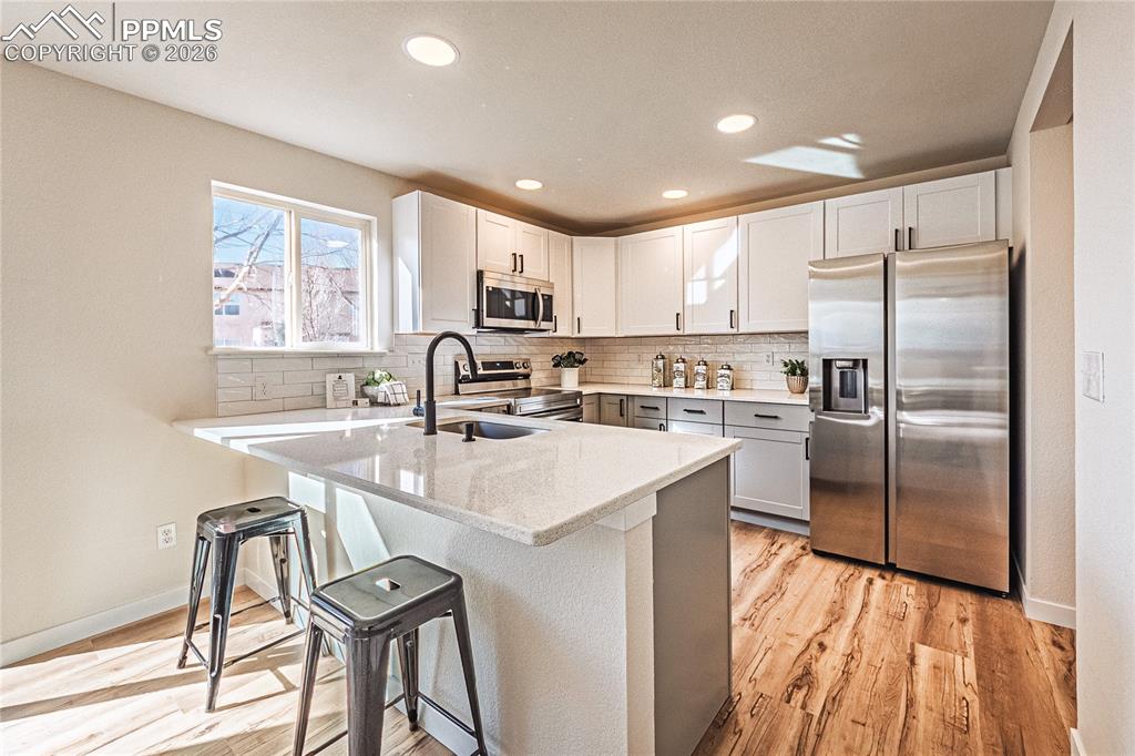 Image 10 of 31: Kitchen