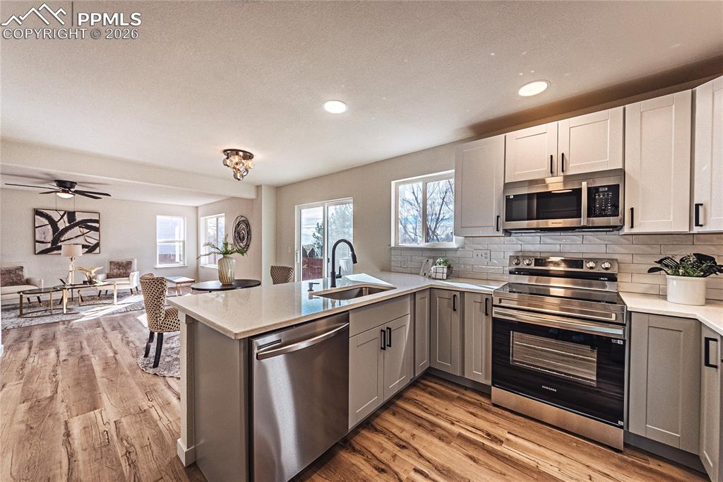 Image 12 of 31: Kitchen