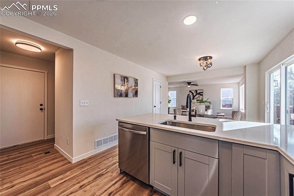 Image 13 of 31: Kitchen