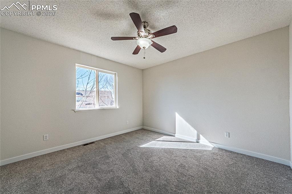 Image 20 of 31: Bedroom