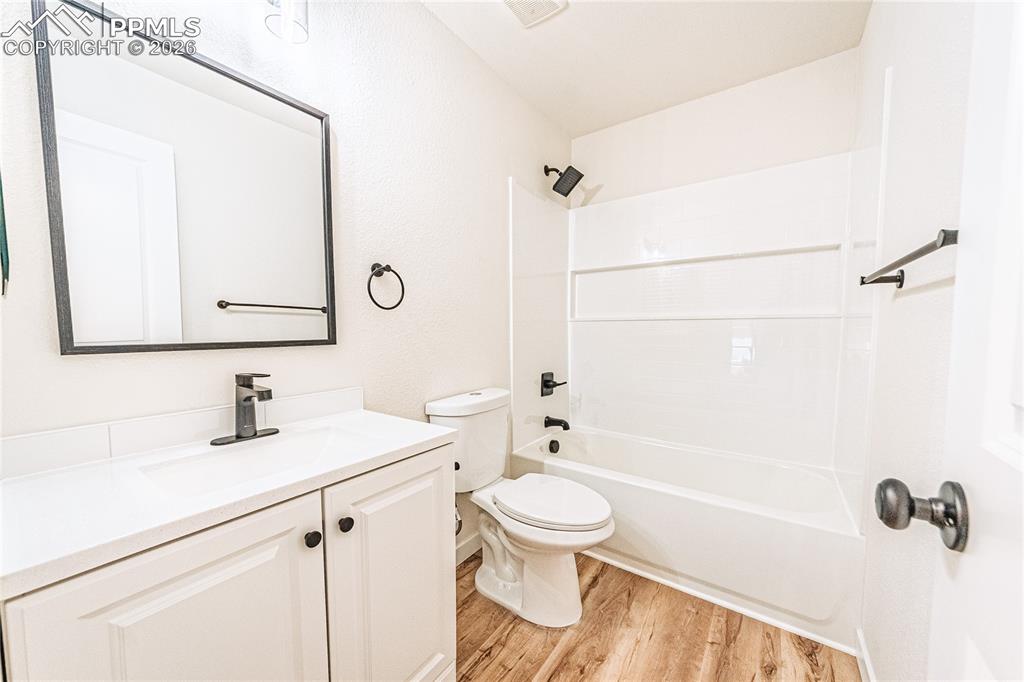 Image 26 of 31: Bathroom