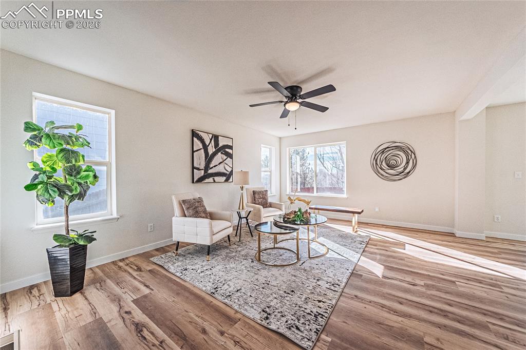 Image 4 of 31: Living Room