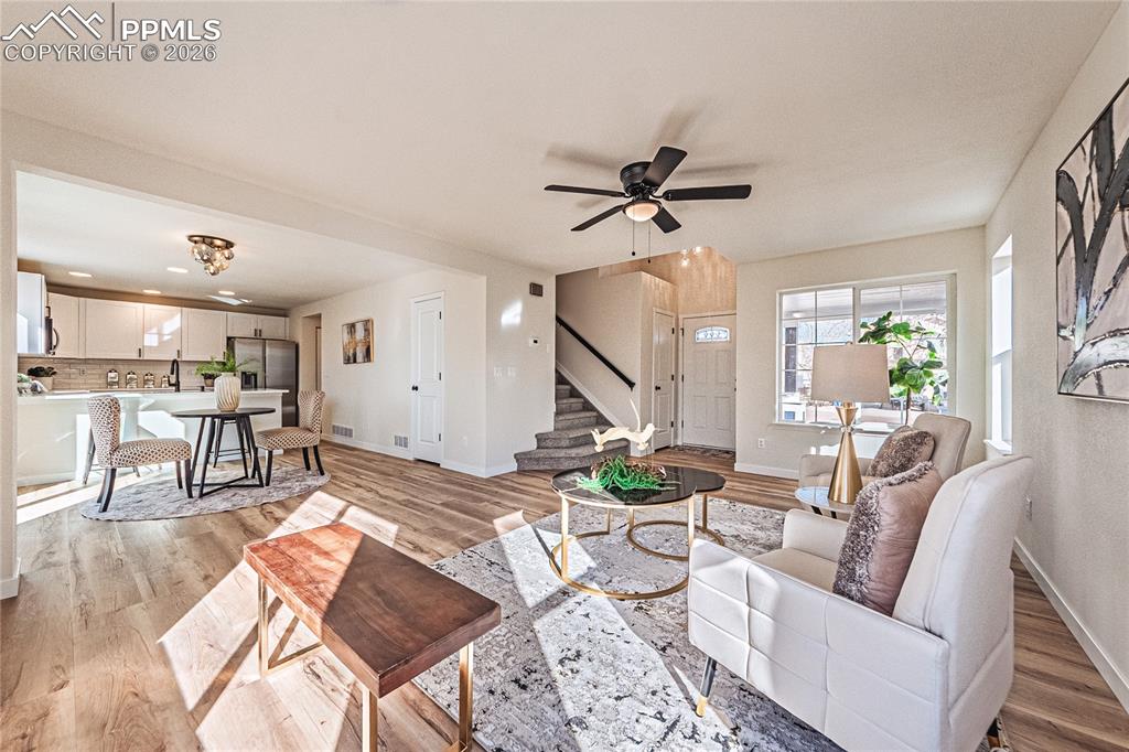 Image 6 of 31: Living Room