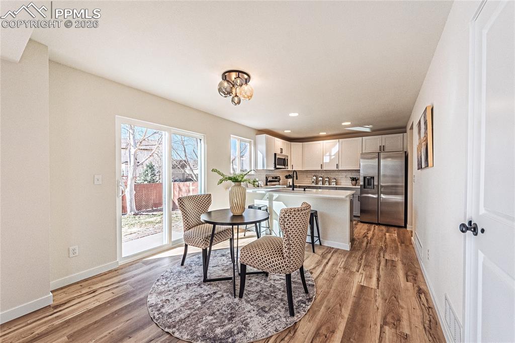 Image 8 of 31: Dining Area