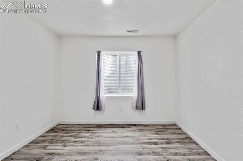 Image 29 of 37: Bedroom