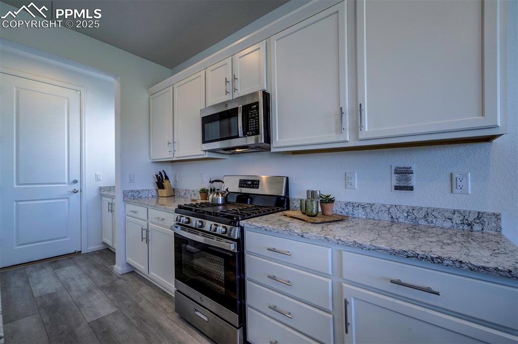 Image 12 of 36: Kitchen