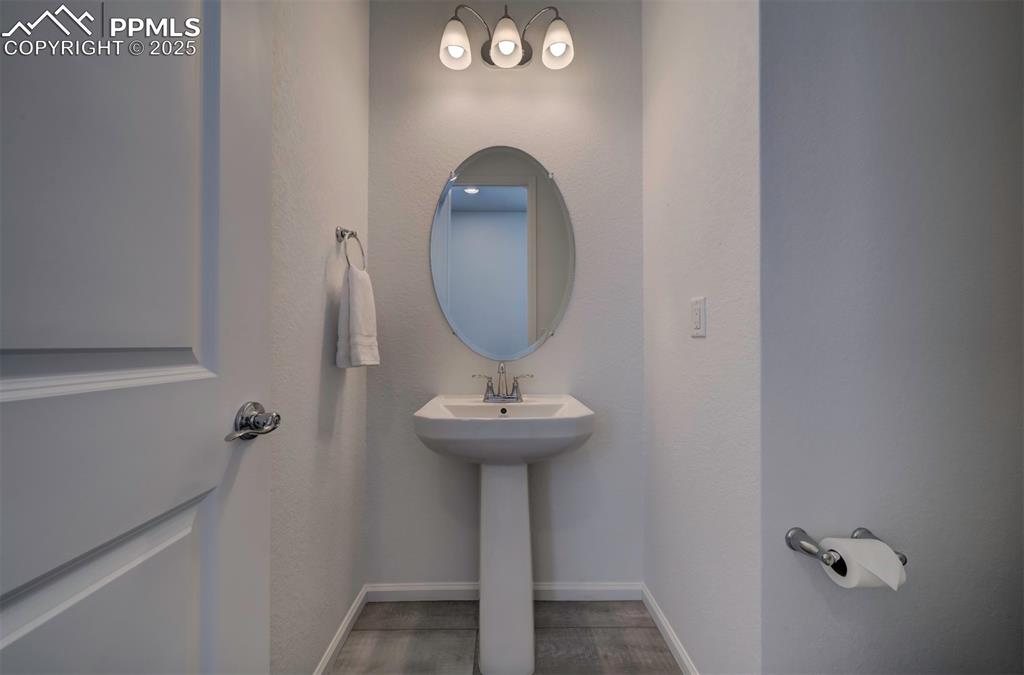 Image 14 of 36: Bathroom