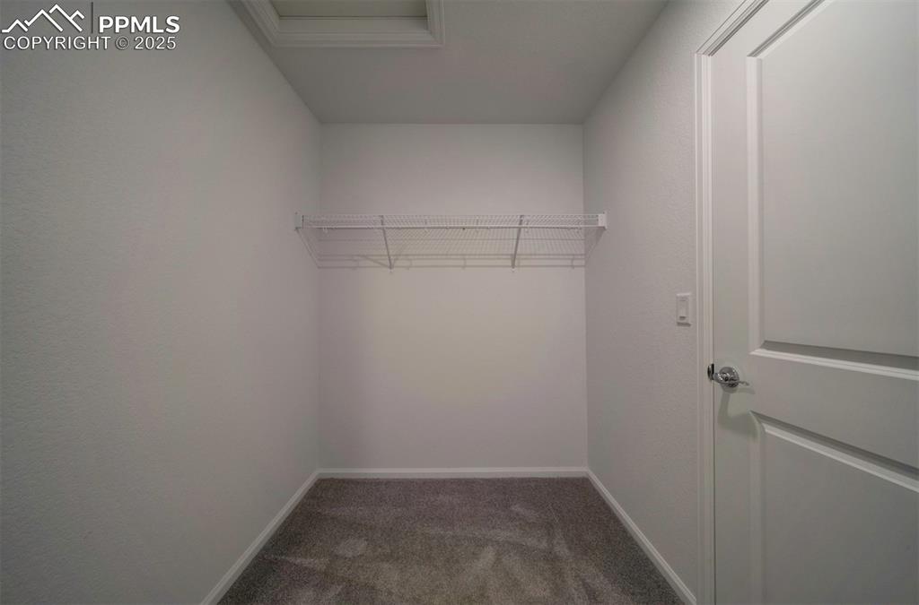 Image 22 of 36: Closet