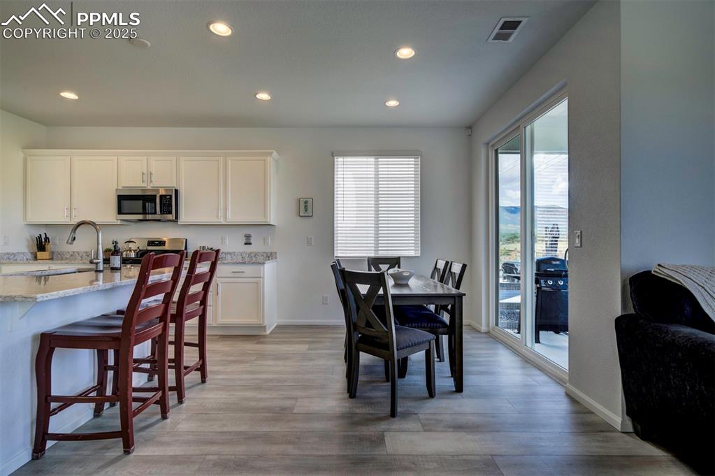Image 6 of 36: Dining Area