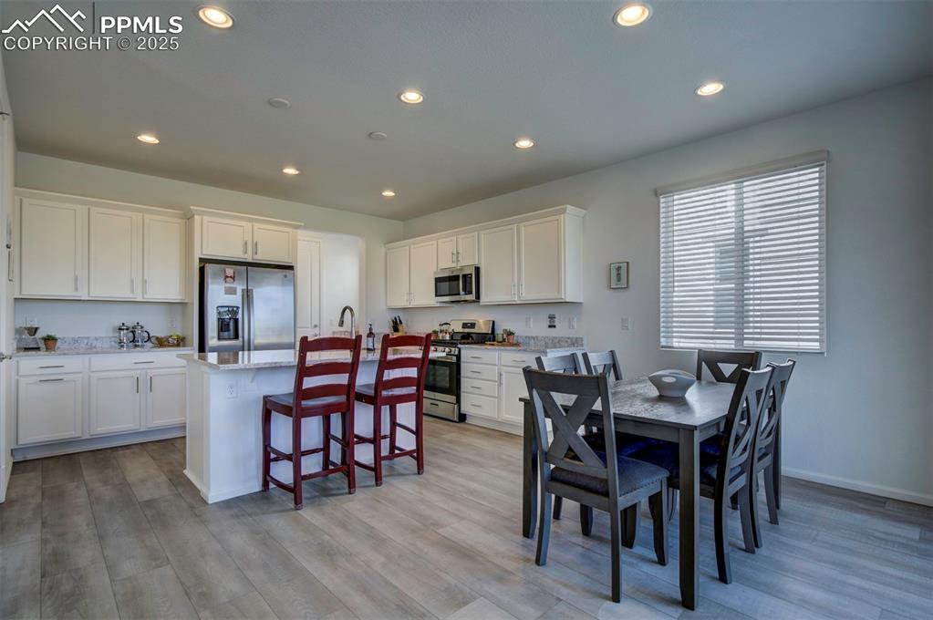 Image 9 of 36: Dining Area