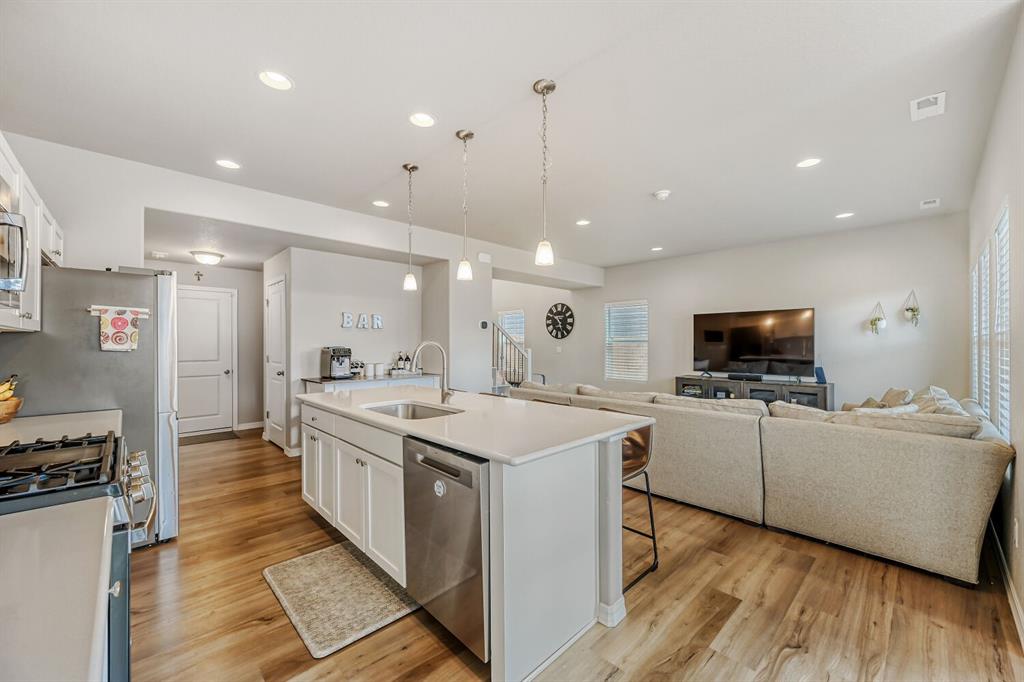 Image 10 of 28: Kitchen