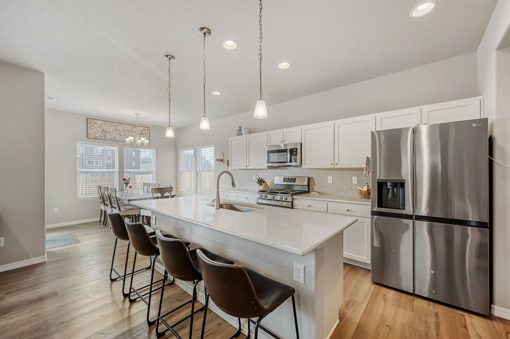 Image 12 of 28: Kitchen