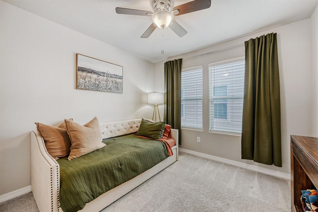 Image 15 of 28: Bedroom