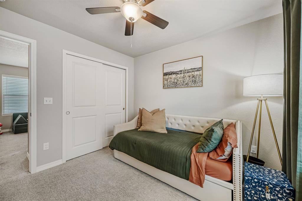 Image 16 of 28: Bedroom