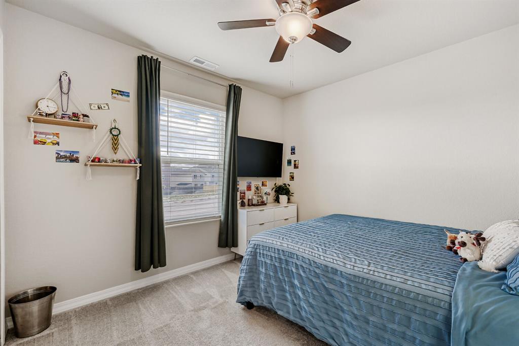 Image 20 of 28: Bedroom