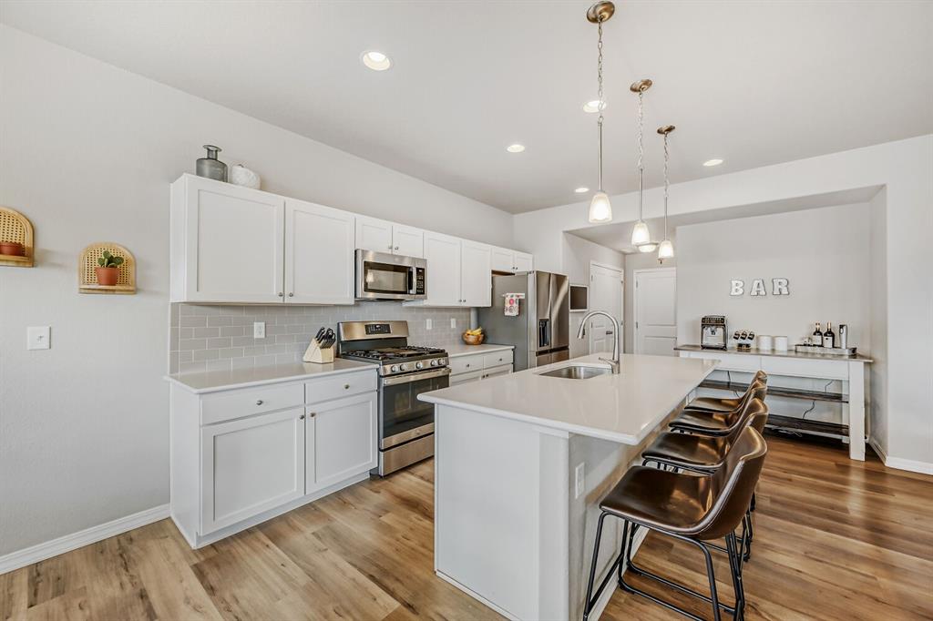 Image 9 of 28: Kitchen