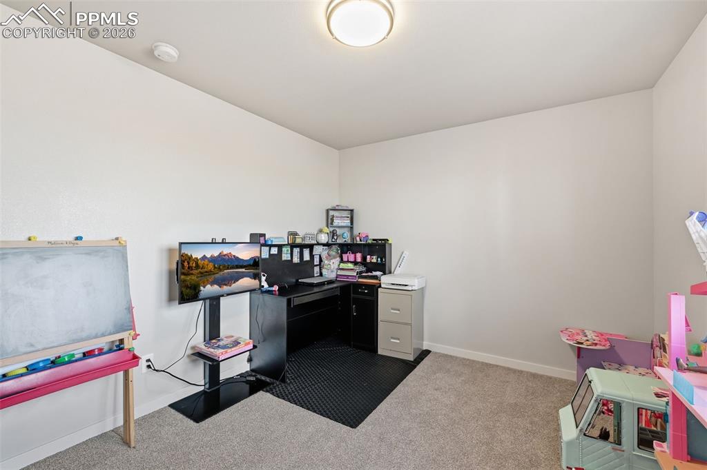 Image 19 of 29: Office