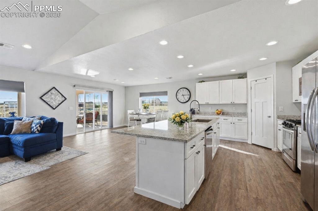 Image 7 of 29: Kitchen