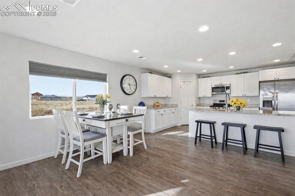 Image 9 of 29: Dining Area