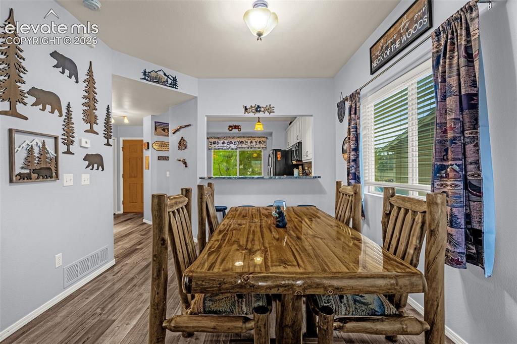 Image 6 of 47: Dining Area