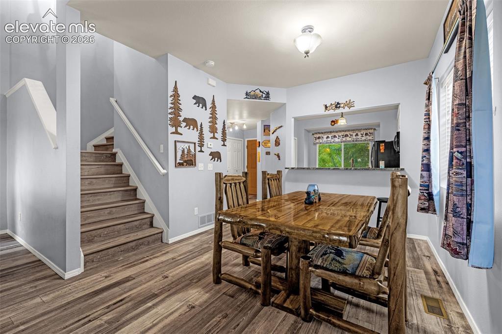 Image 7 of 47: Dining Area