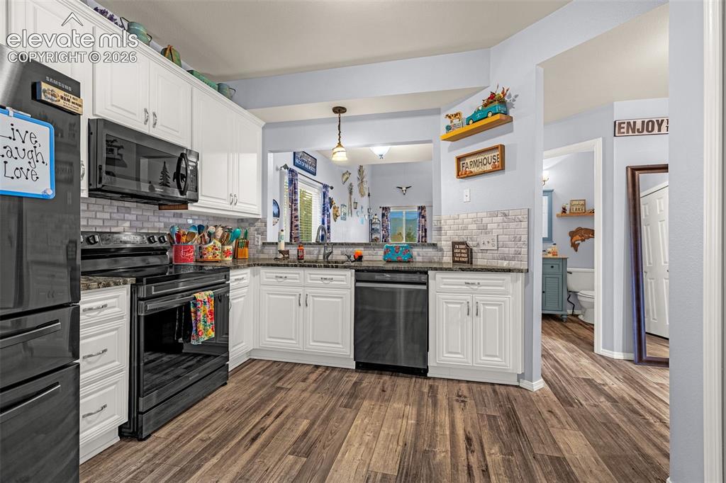 Image 9 of 47: Kitchen