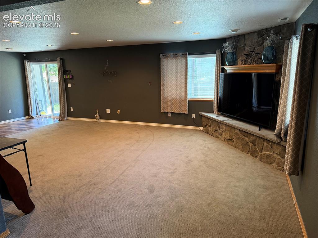Image 19 of 49: Living Room