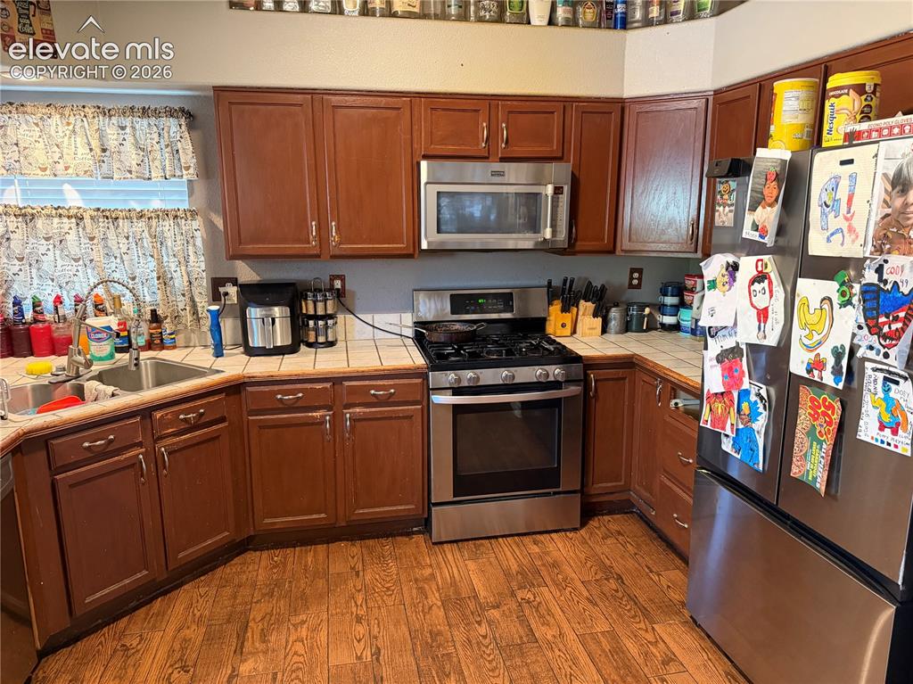 Image 3 of 49: Kitchen