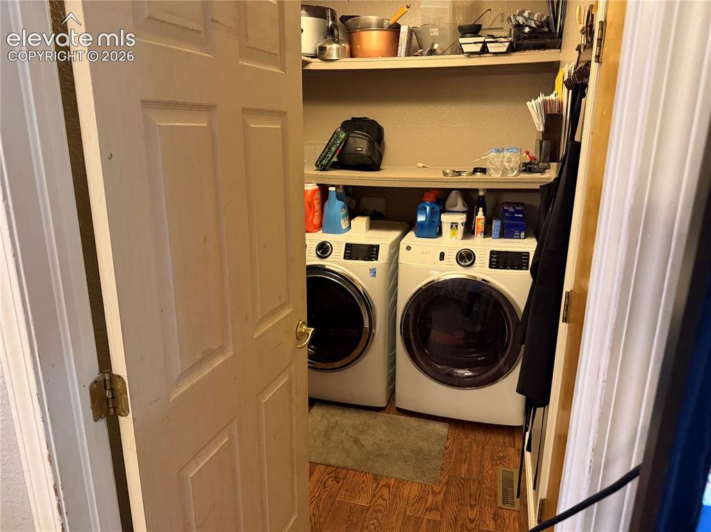 Image 32 of 49: Laundry
