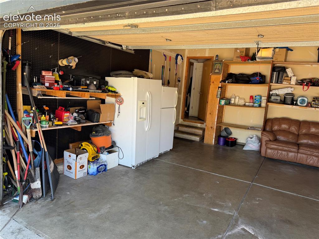 Image 33 of 49: Garage