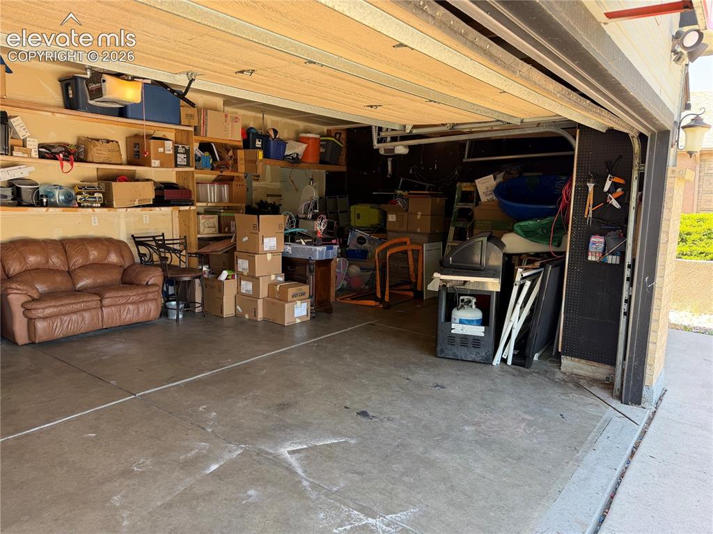 Image 34 of 49: Garage