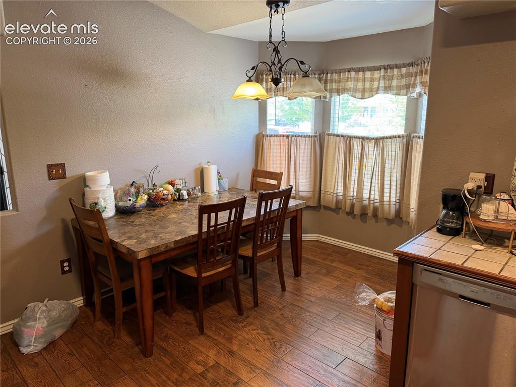 Image 4 of 49: Dining Area