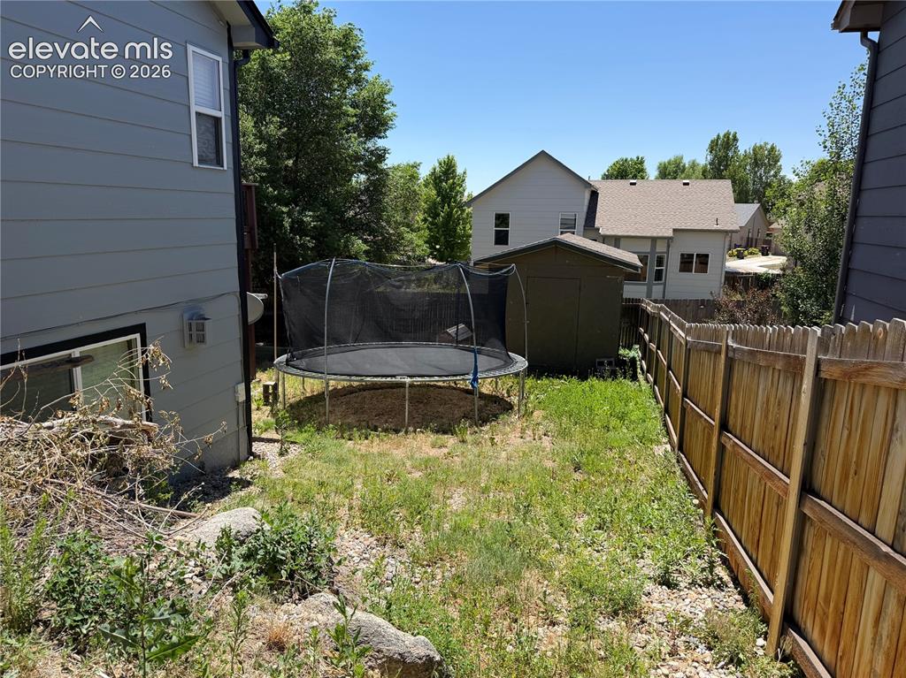 Image 42 of 49: Yard