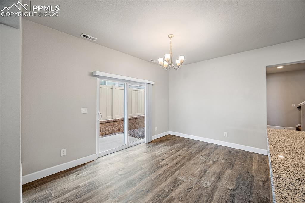 Image 16 of 42: Dining Area