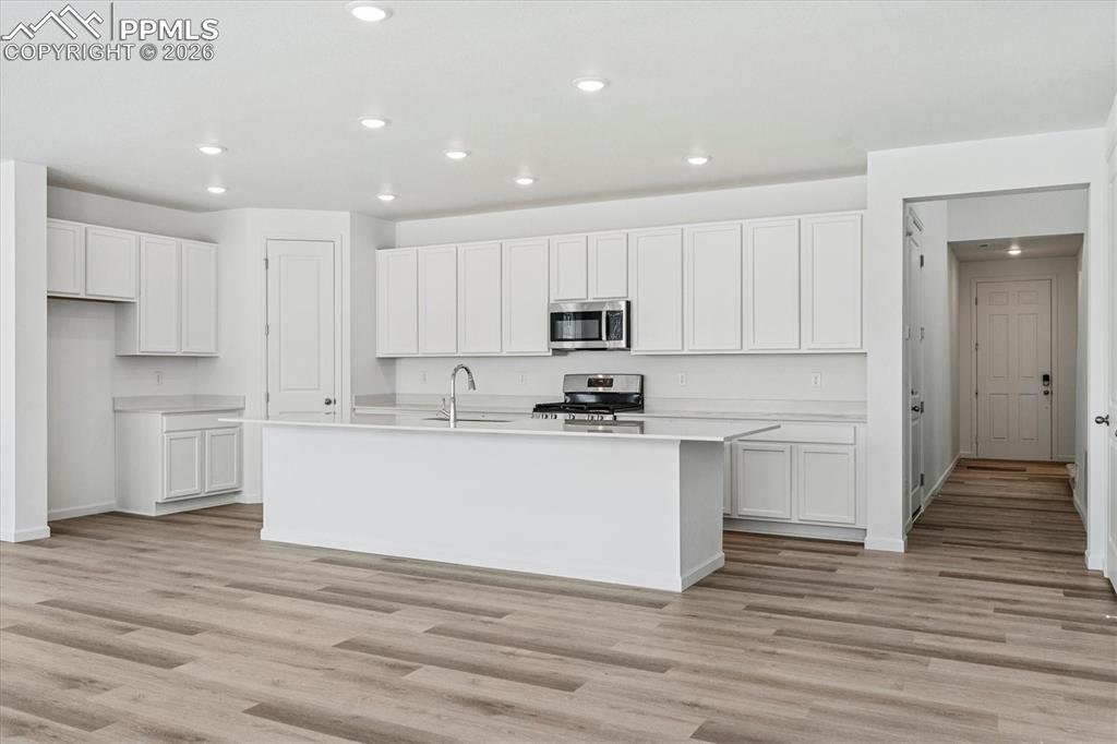 Image 2 of 23: No Description Available