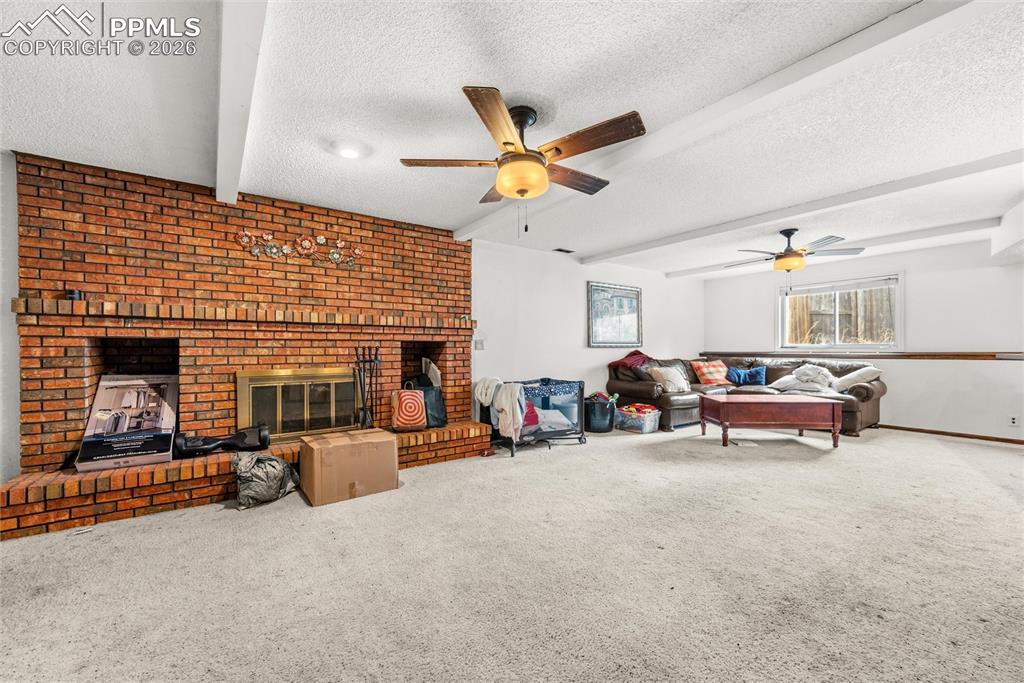 Image 12 of 17: Living Room