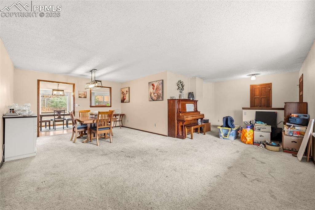 Image 2 of 17: Dining Area