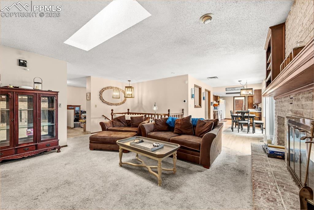 Image 5 of 17: Living Room