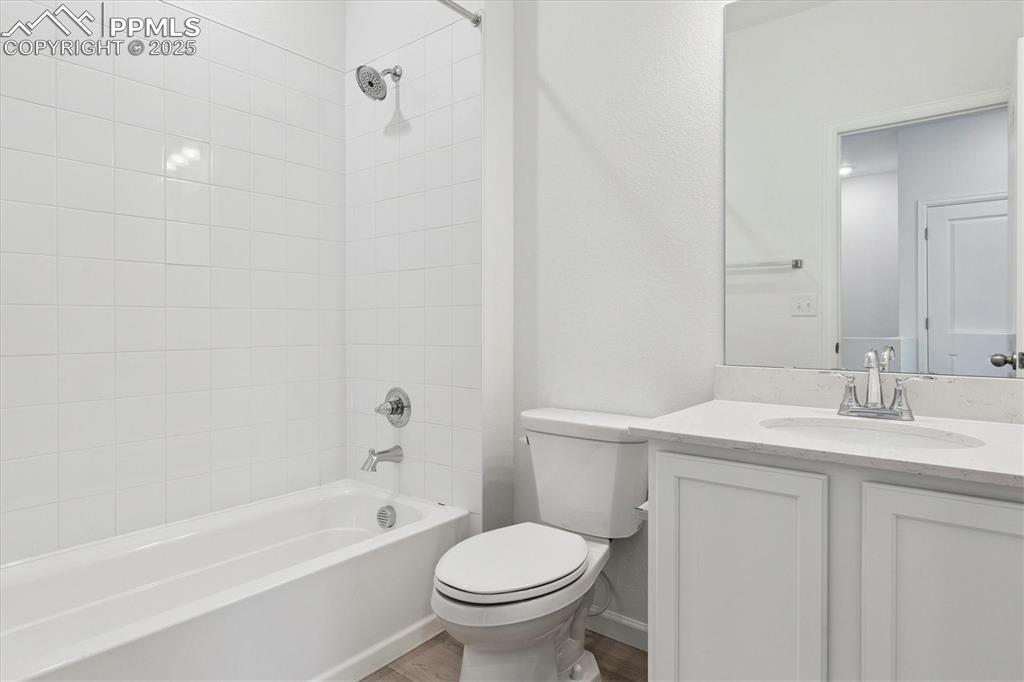 Image 12 of 20: Bathroom