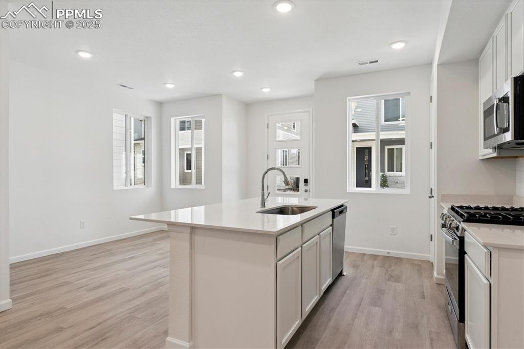 Image 2 of 20: Kitchen