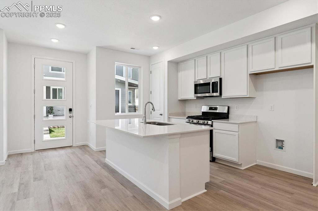 Image 3 of 20: Kitchen