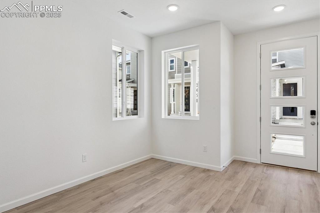 Image 5 of 20: Entry