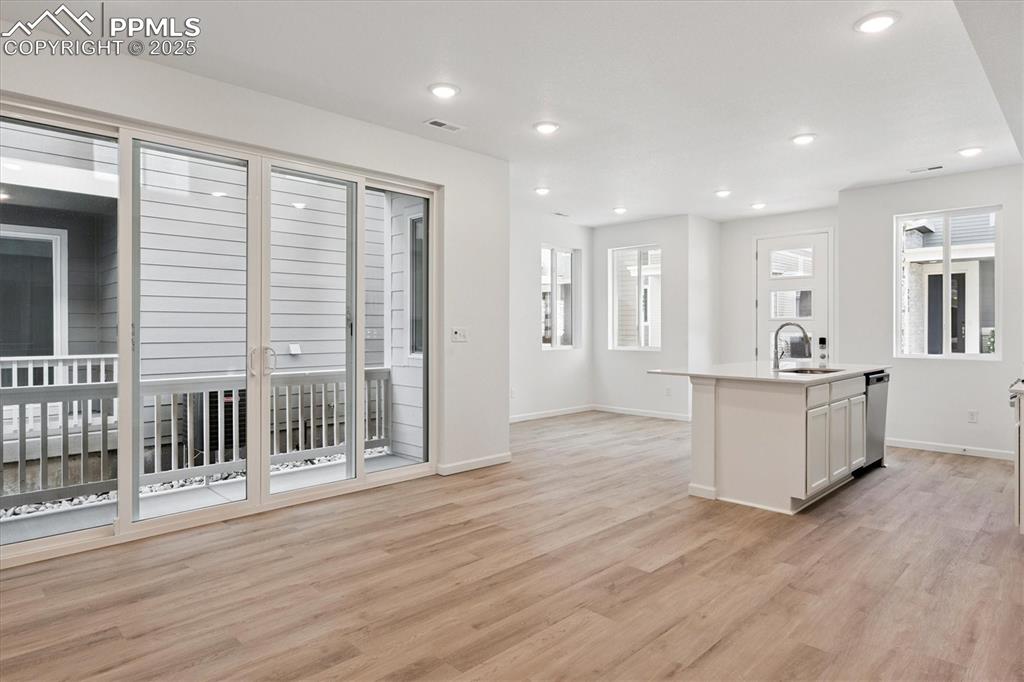 Image 8 of 20: Kitchen